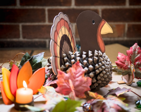 Thanksgiving table turkey decoration