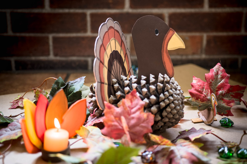 Thanksgiving table turkey decoration